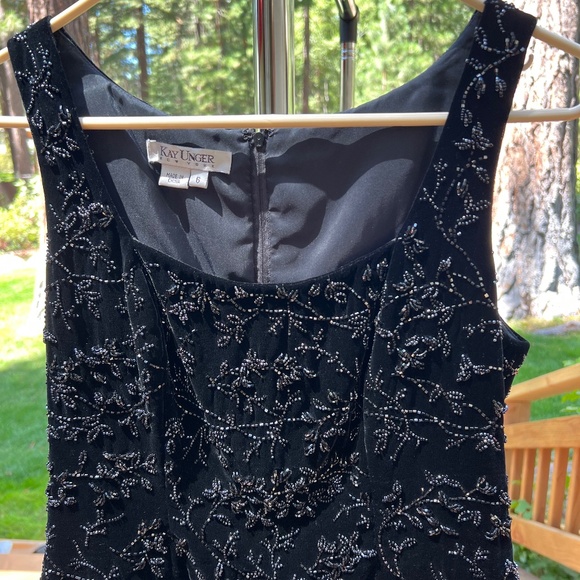 Kay Unger New York fitted back zip velvet dress top. - Picture 1 of 4
